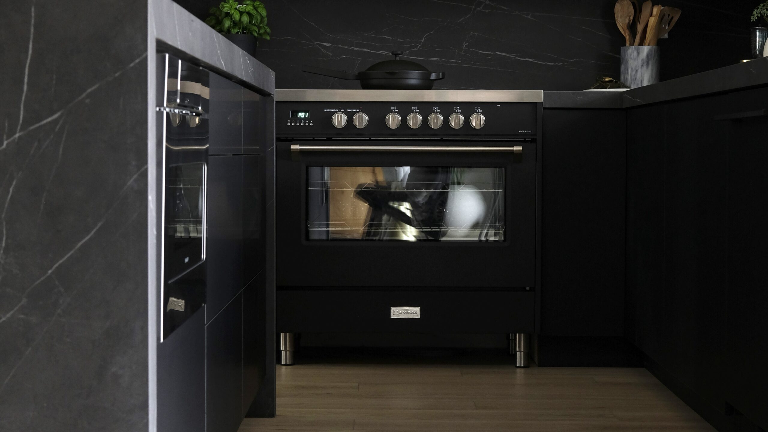 A Matte Black Range Sets the Mood for a South Florida Kitchen